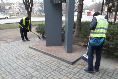 В Малиновском районе коммунальщики привели в порядок бюветы, фонтаны и памятники