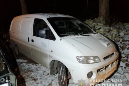 В Киевском районе угнали два автомобиля: один бросили во дворе, а второй - на дороге