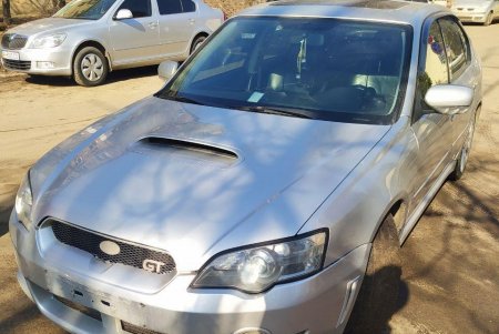 В Киевском районе угнали два автомобиля: один бросили во дворе, а второй - на дороге