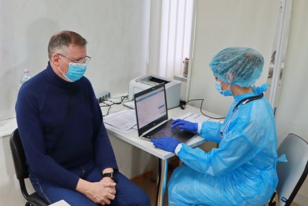 Старт вакцинации от COVID-19 в Одессе: первыми прививки сделали медики инфекционной больницы (фоторепортаж)