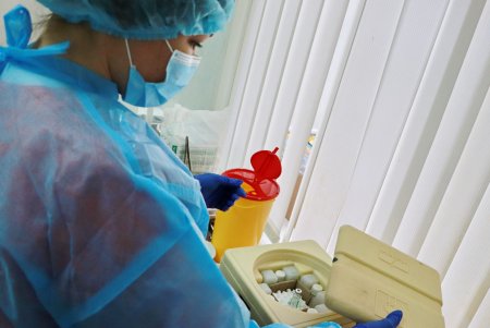Старт вакцинации от COVID-19 в Одессе: первыми прививки сделали медики инфекционной больницы (фоторепортаж)