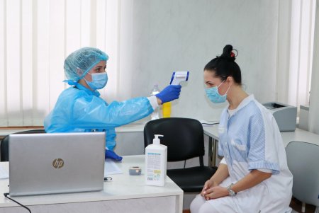 Старт вакцинации от COVID-19 в Одессе: первыми прививки сделали медики инфекционной больницы (фоторепортаж)