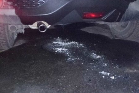 В Черноморске правоохранители задержали двух мужчин, которые пытались поджечь автомобиль (фото)