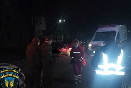 В Черноморске правоохранители задержали двух мужчин, которые пытались поджечь автомобиль (фото)