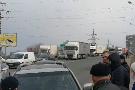 Жители пригорода перекрыли Объездную дорогу (фото) 