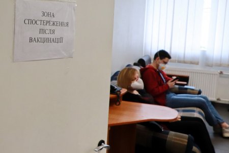 Одесских медиков массово вакцинируют от коронавируса (фото)