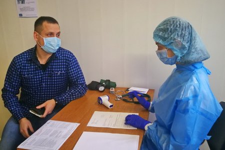 Одесских медиков вакцинируют от COVID-19 в соответствии с графиком (фото, видеокомментарий)