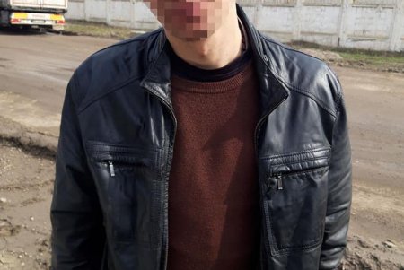 Проникли в дом и украли самокат, тачку, и часть забора: патрульные задержали преступников (фото)
