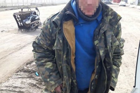 Проникли в дом и украли самокат, тачку, и часть забора: патрульные задержали преступников (фото)