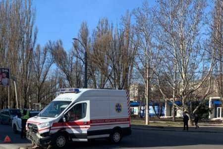 ДТП на поселке Котовского: Skoda не уступила скорой помощи (фото) 