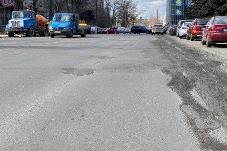 На улице Черняховского заменят дорожное покрытие, установят новые бордюры и остановочные комплексы (фото) 
