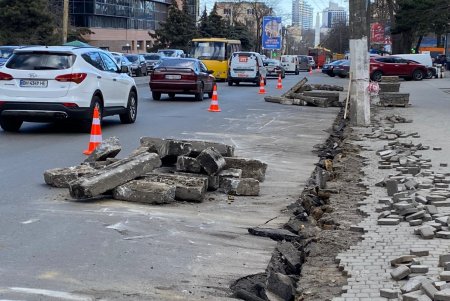 На улице Черняховского заменят дорожное покрытие, установят новые бордюры и остановочные комплексы (фото) 