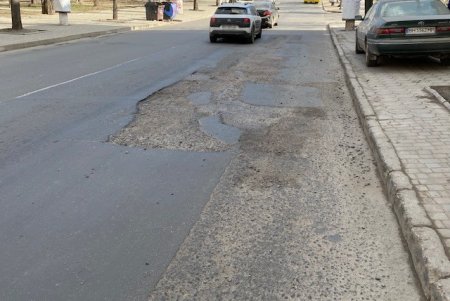 На улице Черняховского заменят дорожное покрытие, установят новые бордюры и остановочные комплексы (фото) 