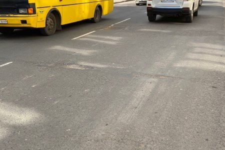 На улице Черняховского заменят дорожное покрытие, установят новые бордюры и остановочные комплексы (фото) 