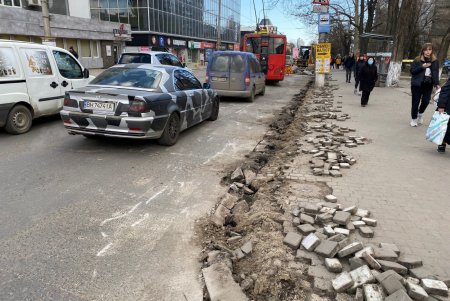 На улице Черняховского заменят дорожное покрытие, установят новые бордюры и остановочные комплексы (фото) 