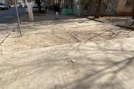 На улице Черняховского заменят дорожное покрытие, установят новые бордюры и остановочные комплексы (фото) 