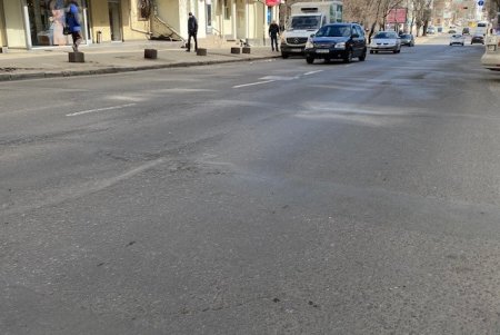 На улице Черняховского заменят дорожное покрытие, установят новые бордюры и остановочные комплексы (фото) 