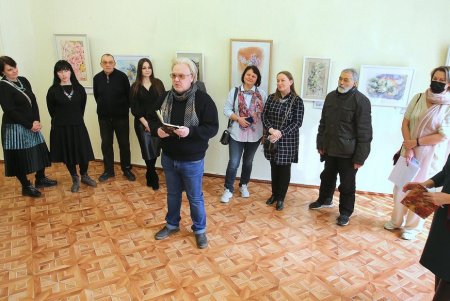 «Искусство – территория света»: в историко-краеведческом музее открылась выставка мастеров разных направлений и стилей (фоторепортаж)