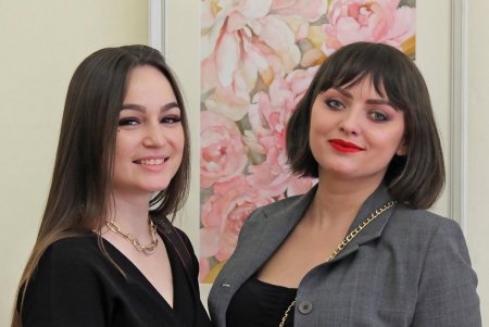 «Искусство – территория света»: в историко-краеведческом музее открылась выставка мастеров разных направлений и стилей (фоторепортаж)