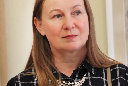«Искусство – территория света»: в историко-краеведческом музее открылась выставка мастеров разных направлений и стилей (фоторепортаж)