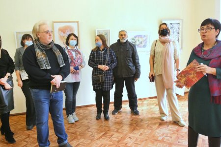 «Искусство – территория света»: в историко-краеведческом музее открылась выставка мастеров разных направлений и стилей (фоторепортаж)
