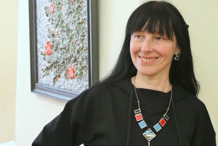 «Искусство – территория света»: в историко-краеведческом музее открылась выставка мастеров разных направлений и стилей (фоторепортаж)