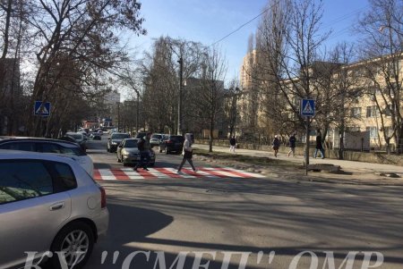 Специалисты обновили разметку пешеходного перехода на Маршала Говорова (фото)