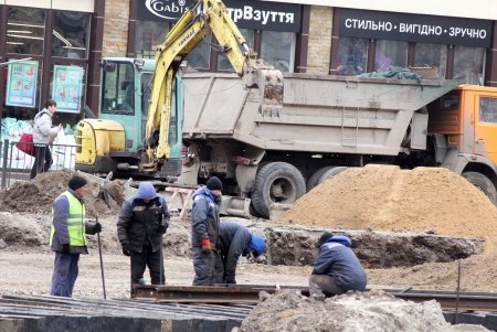 Капремонт Новощепного ряда: обновление инженерных сетей, установка рельсов и укладка тротуарной плитки (фоторепортаж) 