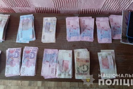 «Ваш родственник совершил ДТП»: в Одессе задержаны трое из банды мошенников, выманивавшей деньги у пенсионеров (фото, видео)