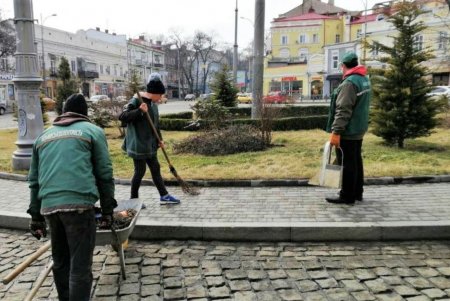Озеленители приступили к традиционным весенним работам (фото)