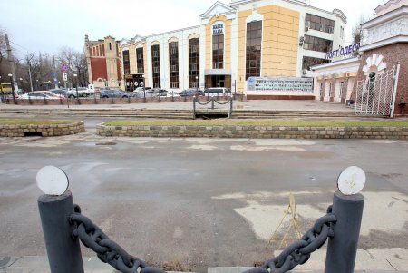 Таможенная: площадь, поменявшая за свою историю семь названий (фоторепортаж) 