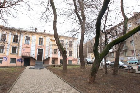 Таможенная: площадь, поменявшая за свою историю семь названий (фоторепортаж) 