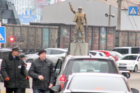 Таможенная: площадь, поменявшая за свою историю семь названий (фоторепортаж) 