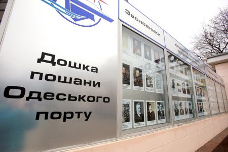 Таможенная: площадь, поменявшая за свою историю семь названий (фоторепортаж) 