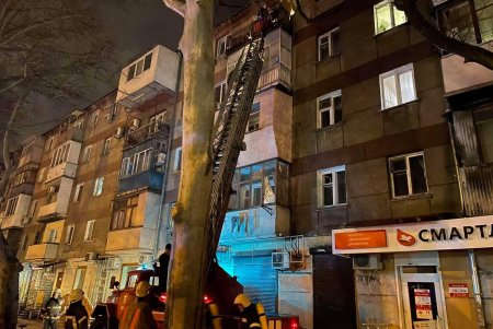 На Сегедской горела квартира на пятом этаже (видео)