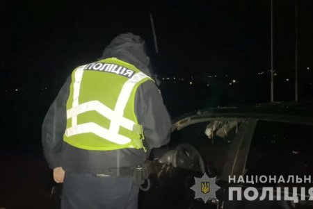 Смертельное ДТП в Балте: иномарка упала в реку, погиб пассажир (фото, видео)