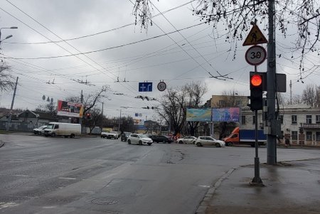 Ограничение движения и изменения маршрутов: на Ивановскому мосту установили ограждения и знаки (фото)