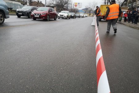 Ограничение движения и изменения маршрутов: на Ивановскому мосту установили ограждения и знаки (фото)