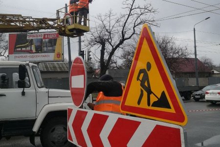 Ограничение движения и изменения маршрутов: на Ивановскому мосту установили ограждения и знаки (фото)