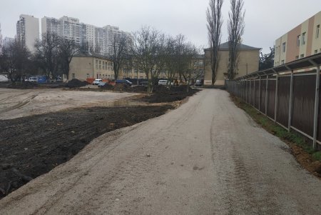 На Таирова активно идет обновление здания школы № 33 и строительство Центра детского и юношеского творчества (фото)