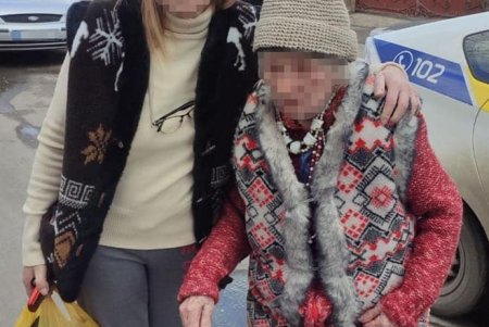 Одесские патрульные помогли 92-летней пенсионерке вернуться домой