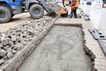 Ремонт дорожного покрытия на Французском бульваре (фоторепортаж)