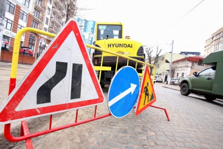 Ремонт дорожного покрытия на Французском бульваре (фоторепортаж)