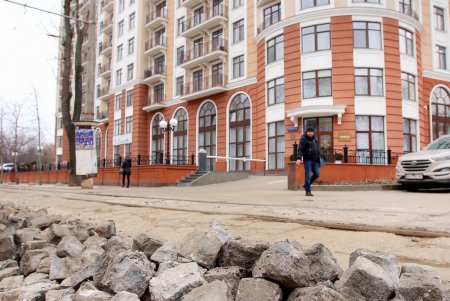 Ремонт дорожного покрытия на Французском бульваре (фоторепортаж)