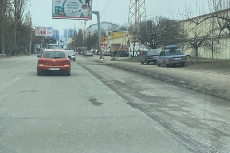 В Одессе проводят текущий ремонт основных автомагистралей, в том числе Французского бульвара (видеокомментарий)