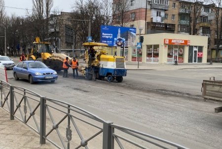 В Одессе проводят текущий ремонт основных автомагистралей, в том числе Французского бульвара (видеокомментарий)