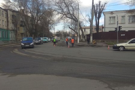 В Одессе проводят текущий ремонт основных автомагистралей, в том числе Французского бульвара (видеокомментарий)