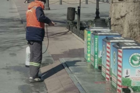 В разных районах Одессы коммунальщики провели тщательную очистку улиц (фото)