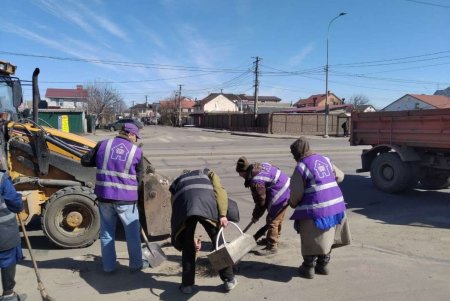 В разных районах Одессы коммунальщики провели тщательную очистку улиц (фото)