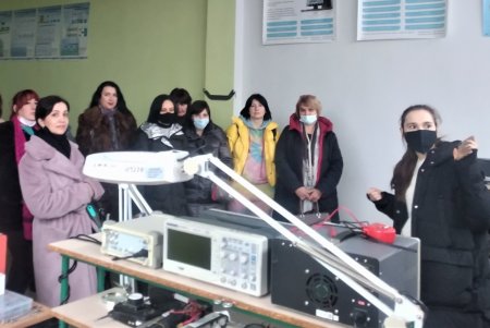 Одесским педагогам показали, как можно применять возможности лаборатории мехатроники и робототехники (фото)